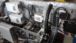 Mechanical pedestal with 2 transceivers